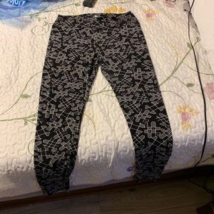 Crossword leggings.